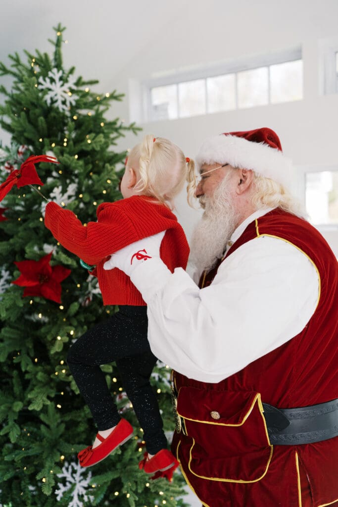 Children enjoying intimate Santa photos in Baltimore, Maryland